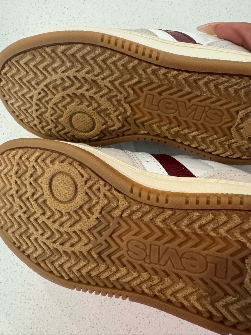Levi’s Kids White & Burgundy Low Top Sneakers Size 11M - Picture 4 of 4